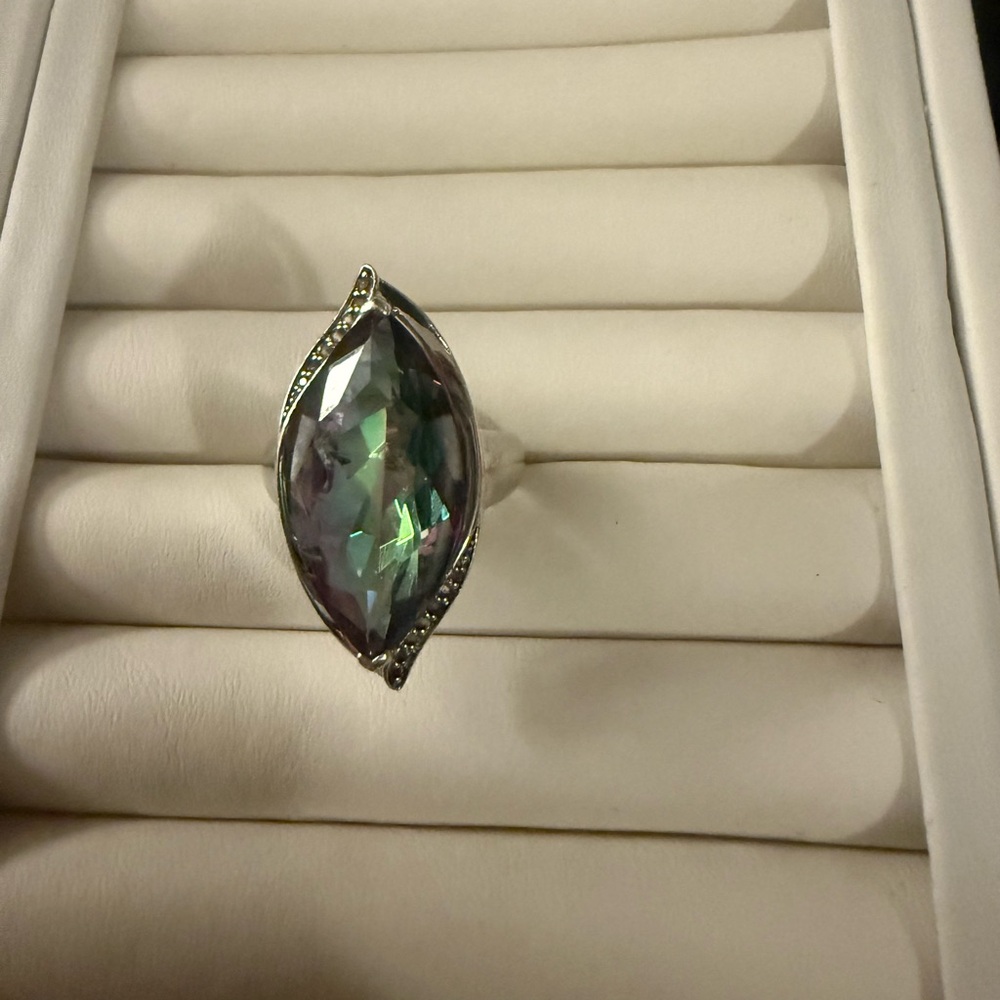 Elegant Silver Ring with Iridescent Gemstone